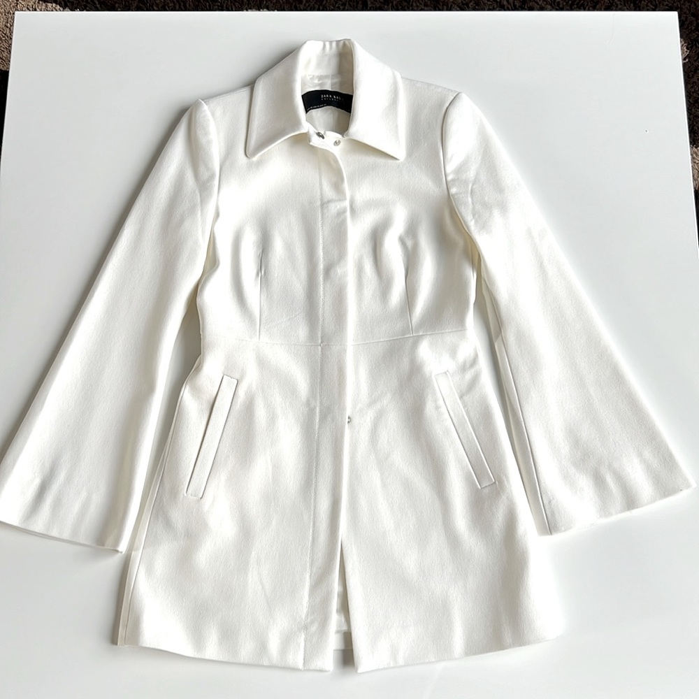 New Zara coat made in Spain, lapel collars, padded shoulders gorgeous sleeves
